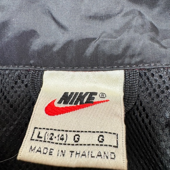 Vintage Nike zip up Wind breaker great condition Black and red Large - Picture 3 of 6